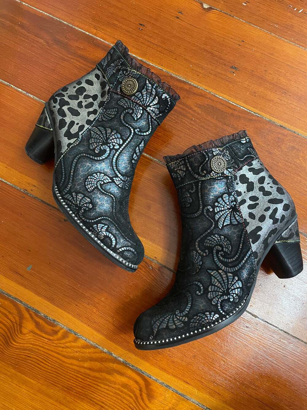 ✨L'Artiste Spring Step Dessa Bootie Metallic & Animal Print Sz 38 US 7.5